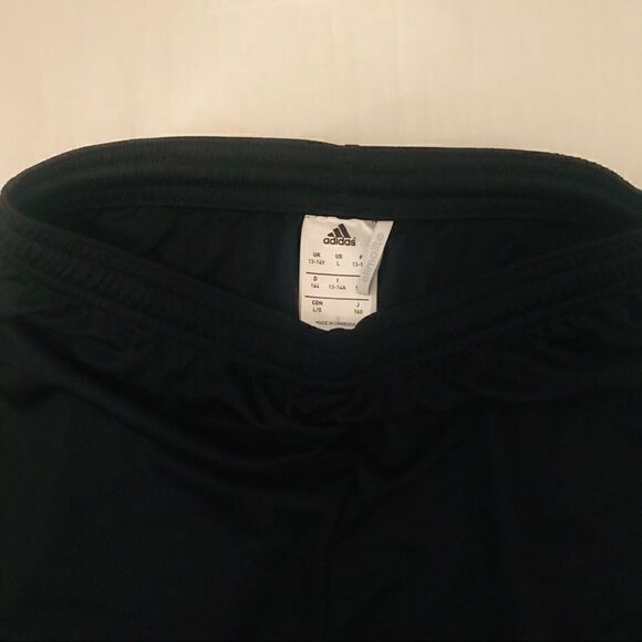 Adidas boys sports shorts size L - Picture 2 of 3